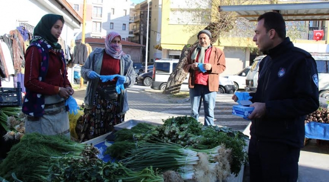  Söke Belediyesi'nden pazar esnafına eldiven