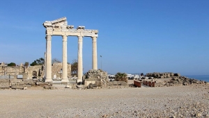 Tarihi Apollon tapınağı sessizliğe büründü