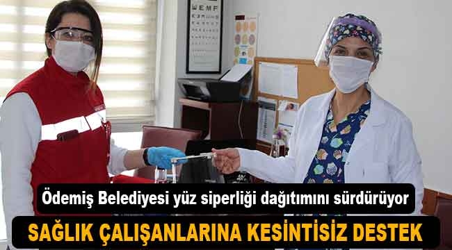 Ödemiş Belediyesi yüz siperliği dağıtımını sürdürüyor