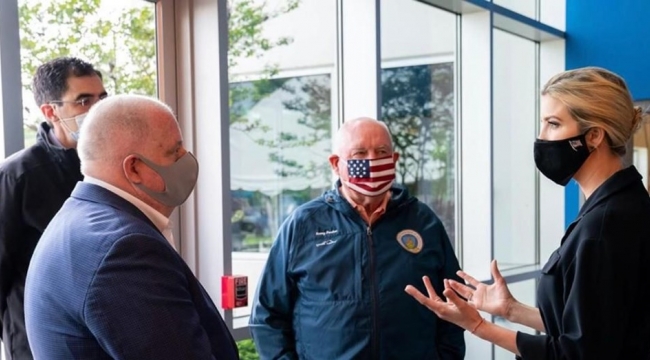 Asistanında virüs çıkan Trump'tan maske önlemi