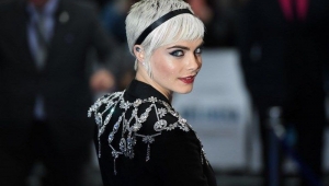 Telefon numarasını paylaştı