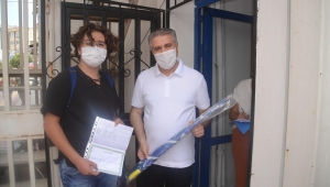 Kuşadası Belediyesi'nden karne alan öğrencilere uçurtma sürprizi