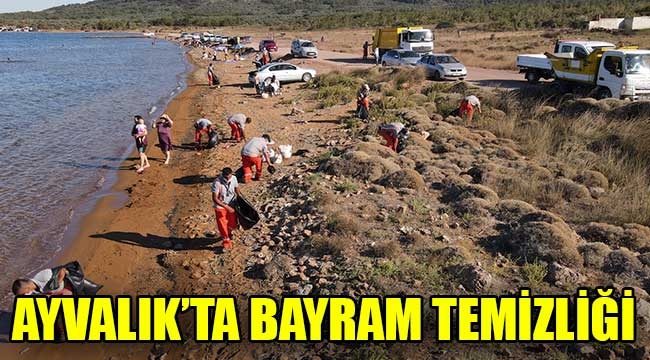 Ekipler cadde ve sokakları sabunlu sular ile tepeden tırnağa temizledi