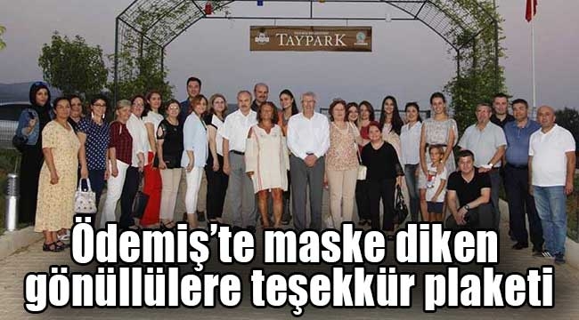 Ödemiş'te maske diken gönüllülere teşekkür plaketi