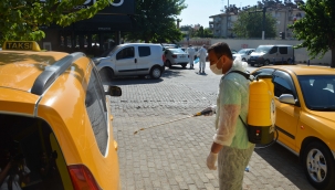 Efeler'de taksiler dezenfekte edildi 