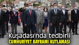 Kuşadası'nda tedbirli Cumhuriyet Bayramı kutlaması