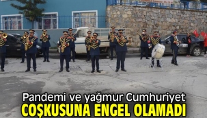 Pandemi ve yağmur Cumhuriyet coşkusuna engel olamadı