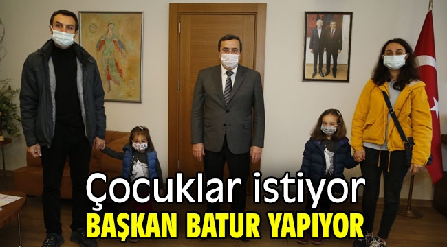 Başkan Batur çocukları sevindirdi