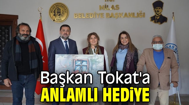 Başkan Tokat'a anlamlı hediye