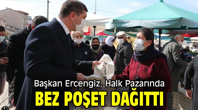 Başkan Ercengiz, Halk Pazarında Bez poşet dağıttı