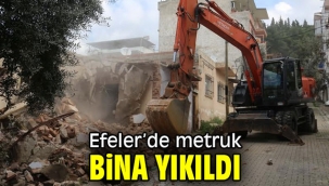 Efeler'de metruk bina yıkıldı