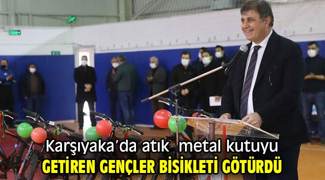 Karşıyaka'da atık metal kutuyu getiren gençler bisikleti götürdü