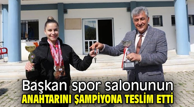 Başkan İnce spor salonunun anahtarını şampiyona teslim etti