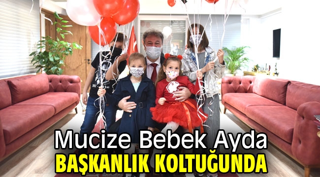 Mucize Bebek Ayda başkanlık koltuğunda