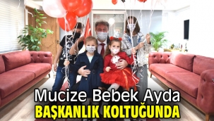 Mucize Bebek Ayda başkanlık koltuğunda
