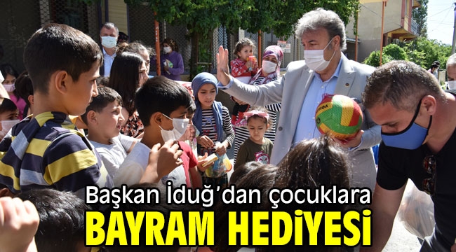 Başkan İduğ'dan çocuklara bayram hediyesi