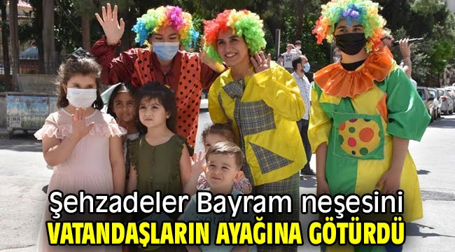 Şehzadeler Bayram neşesini vatandaşların ayağına götürdü