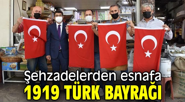 Şehzadelerden esnafa 1919 Türk Bayrağı