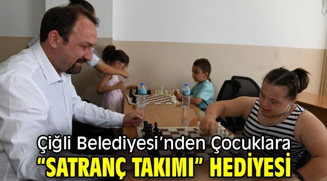 Çiğli Belediyesi'nden Çocuklara "Satranç Takımı" Hediyesi