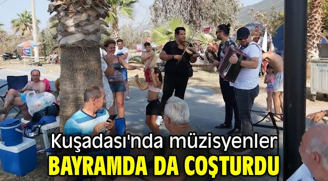 Kuşadası'nda müzisyenler bayramda da coşturdu