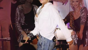 75 yaşındaki Ajda Pekkan sahne kıyafetiyle gençlere taş çıkardı