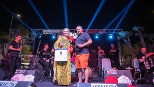 Ada'da Balıkçılar Meydanı'nda eğlence