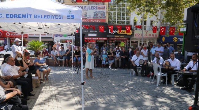 Edremit Kent Konseyi Zafer Bayramı'nı kutladı