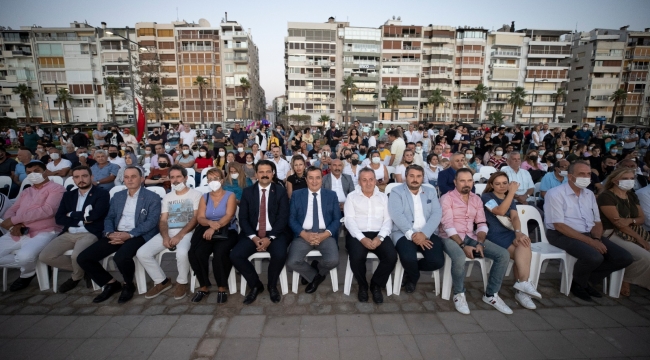 "Anadolu Kadınları Konak'ta" Halk Oyunları Festivali, İzmir'e renk kattı