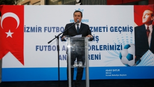 Konak'ta futbol camiasına yakışan anma