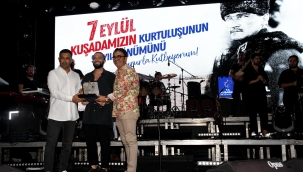 Kutlamalara Berkay damga vurdu!