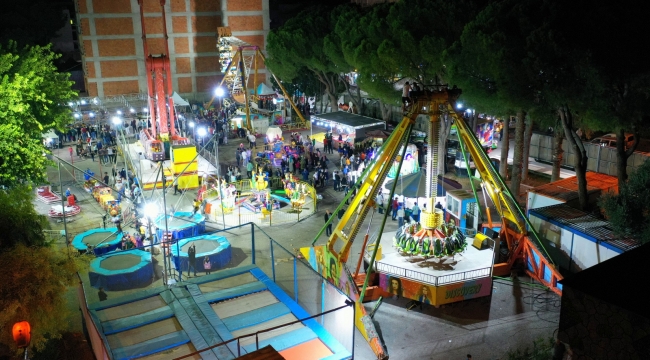 Saruhanlı'da lunapark ve hediyelik eşya sergilerine büyük ilgi