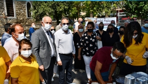 Söke Belediyesi'nden vatandaşa aşure ikramı