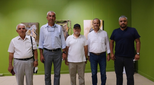 Sualtı güzelliklerini anlatan ressam