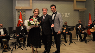 Atatürk sevdiği şarkılarla anıldı