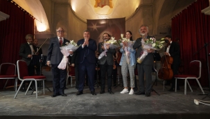 Atatürk sevdiği şarkılarla Çeşme'de anıldı