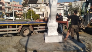 Ayvalık'ta "Güvercin Heykeli"