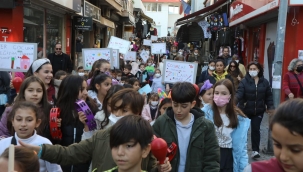 Çocuklar, Dünya Çocuk Hakları Günü'nde hakları için yürüdüler