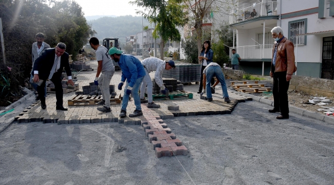 Davutlar'da yol yapım çalışmaları sürüyor