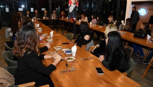 Nar Çiçekleri öğretmenlerine 24 Kasım kutlaması!