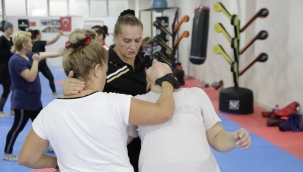 Seferihisar Belediyesi'nden kadınlara "Öz Savunma" eğitimi