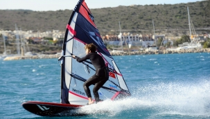 Sörf tutkunları Alaçatı'da buluştu