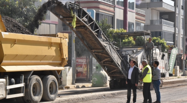 Torbalı'da yol çalışmaları 8 ekiple devam ediyor