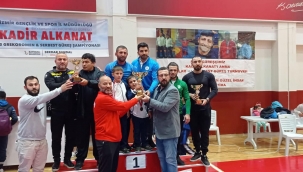 Yunusemreli güreşçilerden madalya geldi