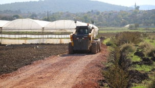 Başkan Kayalar çiftçinin yanında