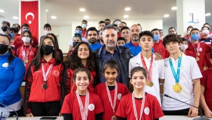 Bayraklılı sporcular ödüle doymuyor