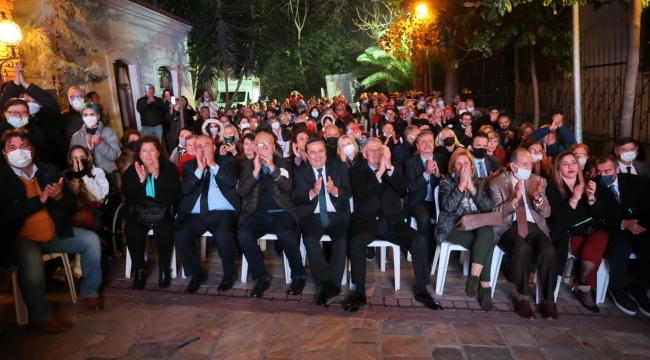 İzmir sevdalıları Konak'ta anıldı