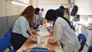 Manisa'da öğrenciler seramik yaptı