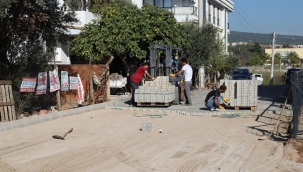 Menderes'te yenilenmeyen yol kalmayacak