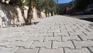 Özdere yeni kaldırımlara kavuştu