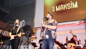 Sakiler, Ada Maksim'i salladı